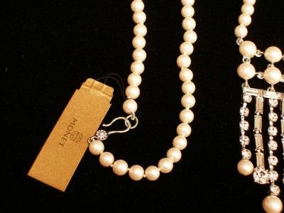 Absolutely gorgeous and dressy necklace with faux pearl and bagette 